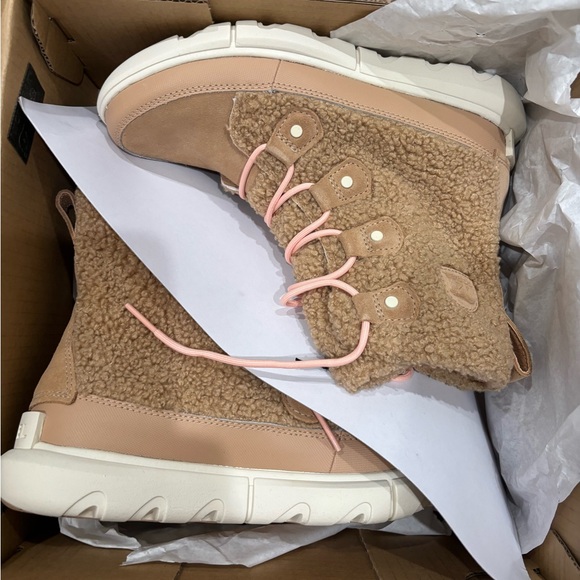 NEW Sorel Joan Explorer II Cozy Waterproof Boots Size 8. Color is Canoe/Chalk - Picture 5 of 7